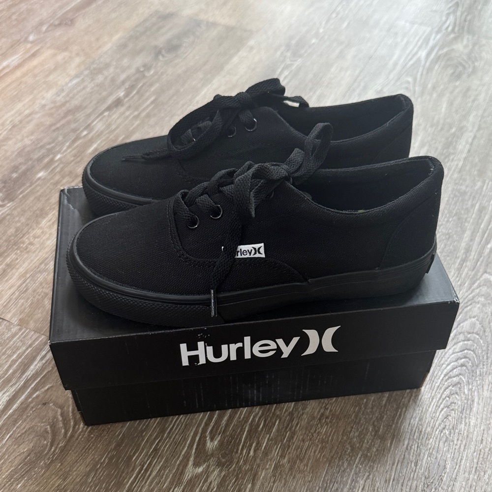 Hurley Kids Size 2 Classic Black Sneakers